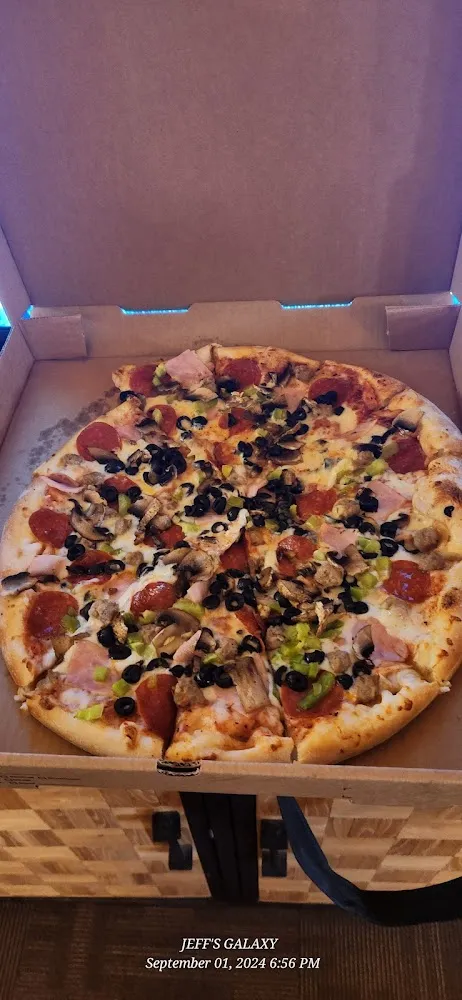 Large Deluxe Pizza